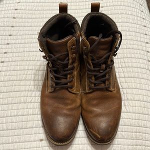 Dr. Scholl’s brown leather boots. Size 11. Worn but in great shape.